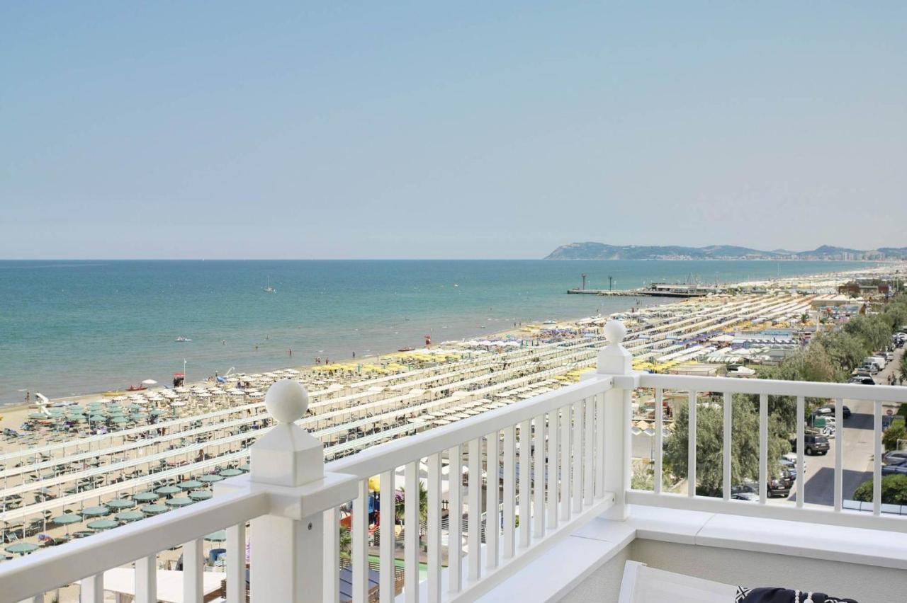 Hotel Tiffany'S Riccione Exterior foto