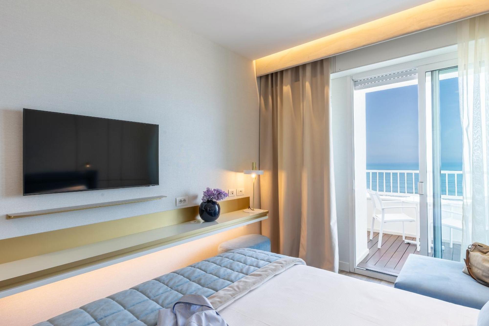 Hotel Tiffany'S Riccione Exterior foto