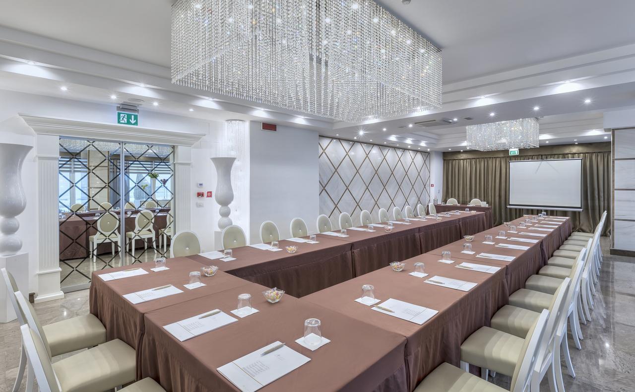 Hotel Tiffany'S Riccione Exterior foto